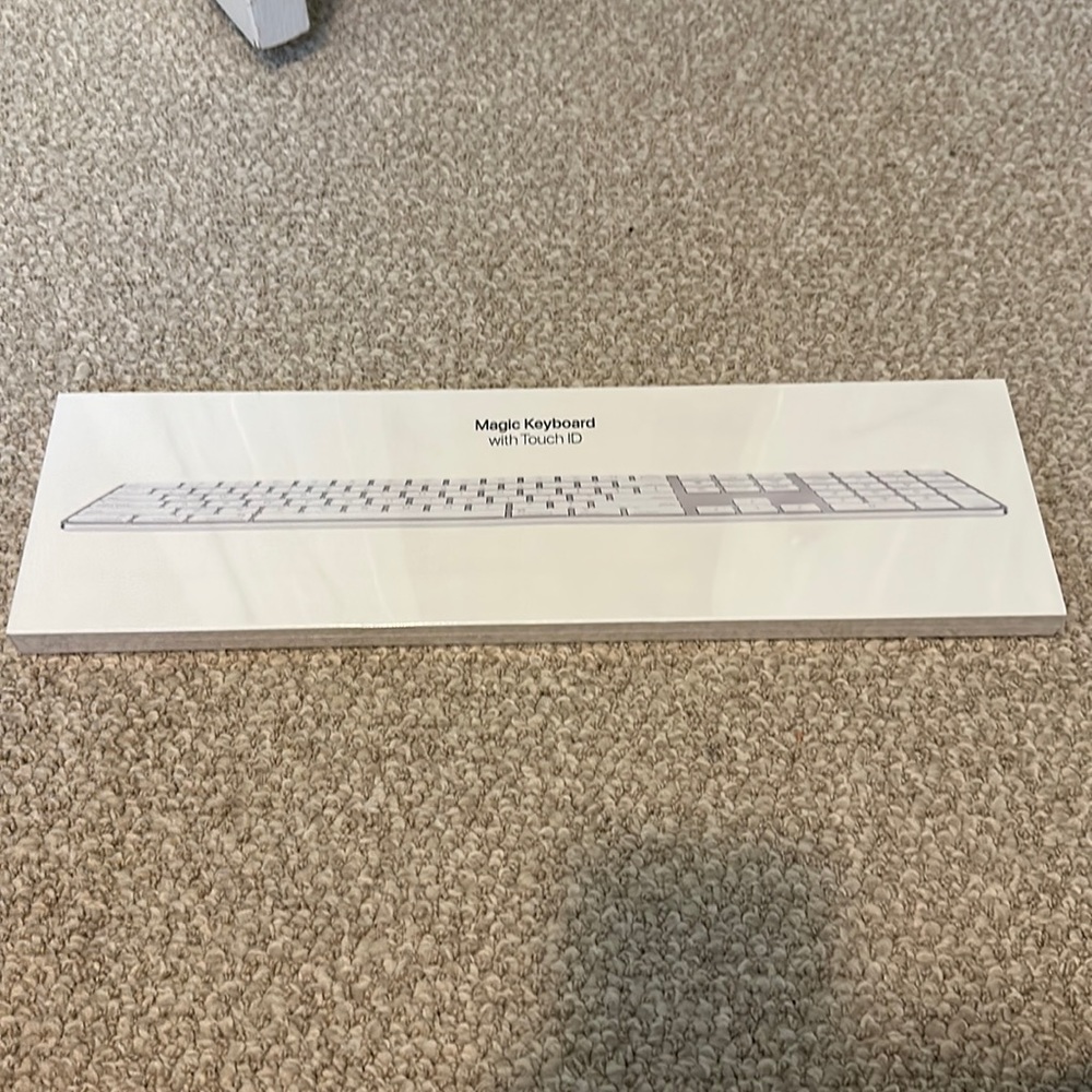 NEW Apple Magic Keyboard with number pad and Touch ID